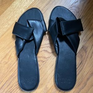 NWOT Abercrombie and Fitch slides